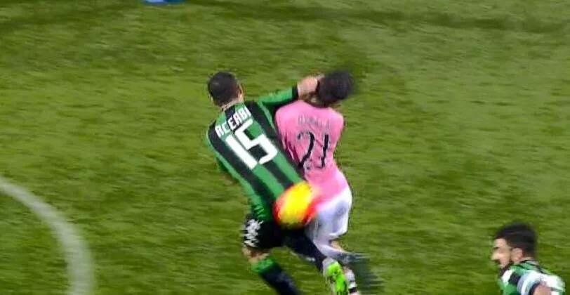 Contatto Acerbi-Dybala, Giudice Sportivo: “Nessuna sanzione. Gervasoni insindacabile!”