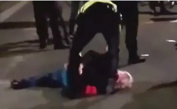 VIDEO/ Rissa in centro ad Eindhoven, i poliziotti braccano ed arrestano l’ex esterno del Genoa!