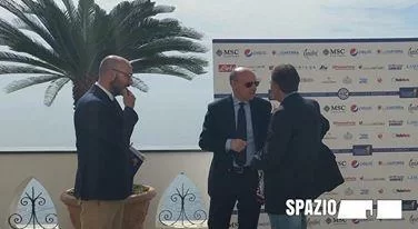 Mercato chiuso, anzi no