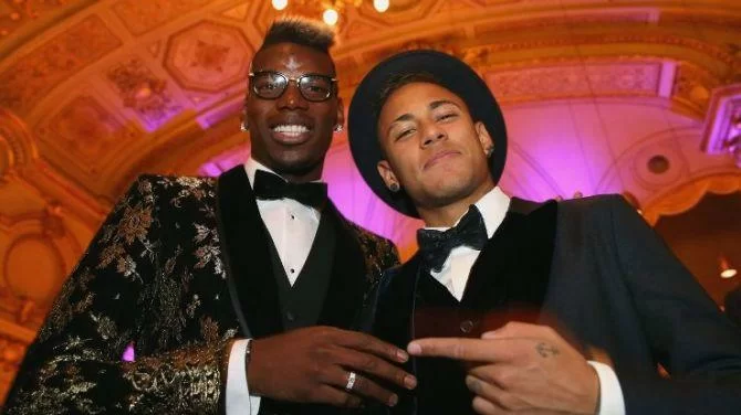 Pogba in vacanza con un obiettivo bianconero