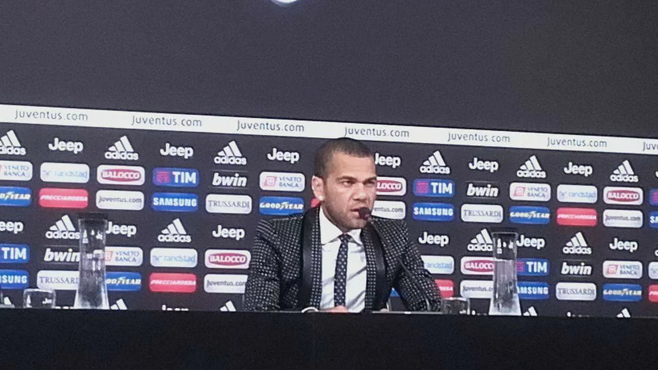 ReLIVE – Dani Alves: “Ho scelto la Juve perché mi piace sognare. Ecco il mio numero di maglia”