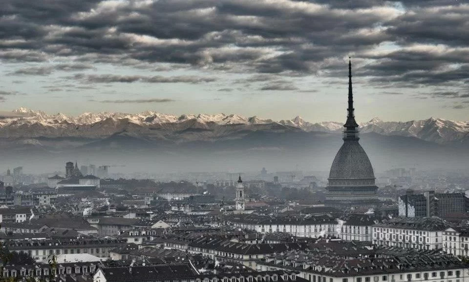 Torino: inizia a farsi sentire il clima derby, striscioni affissi nella notte