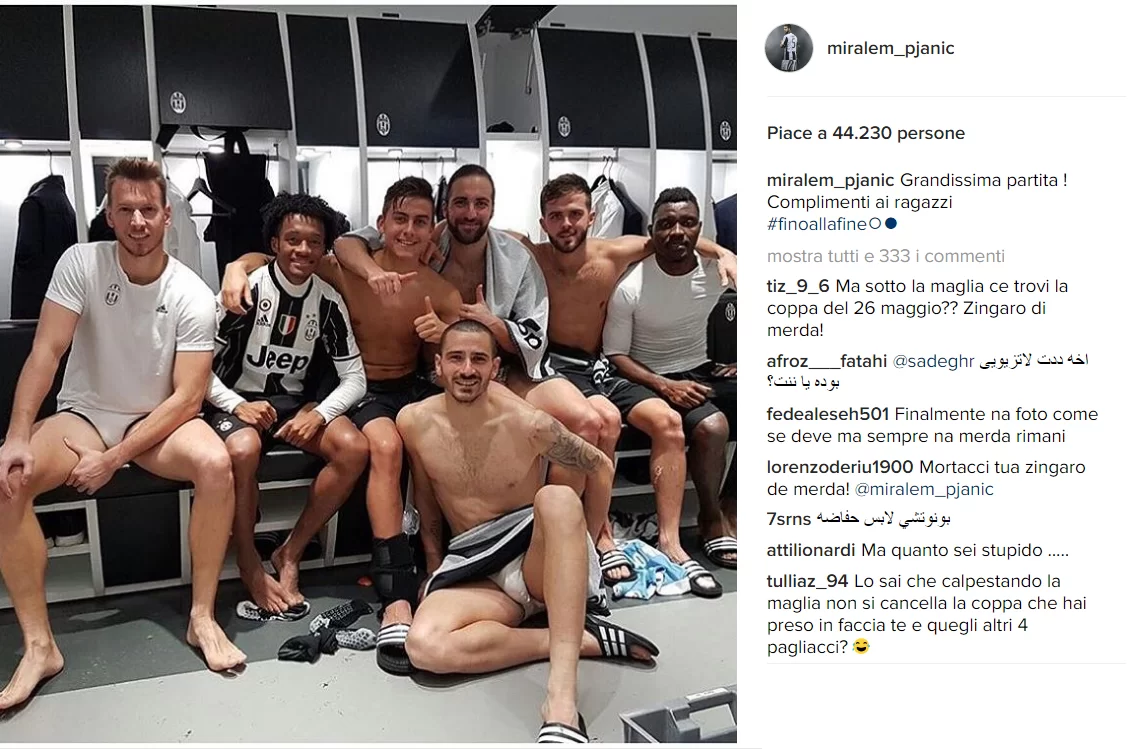 FOTO – Pjanic ‘calpesta’ la maglia della Lazio: scoppia la bufera