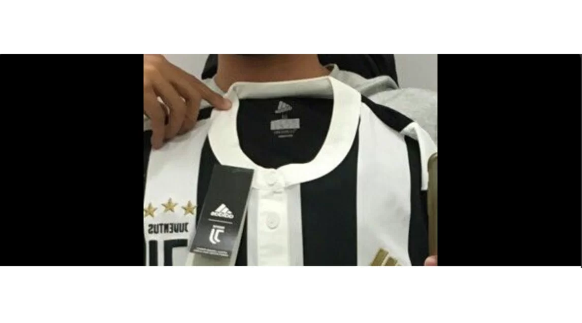 FOTO/ La nuova maglia della Juve è già in vendita: ecco dove