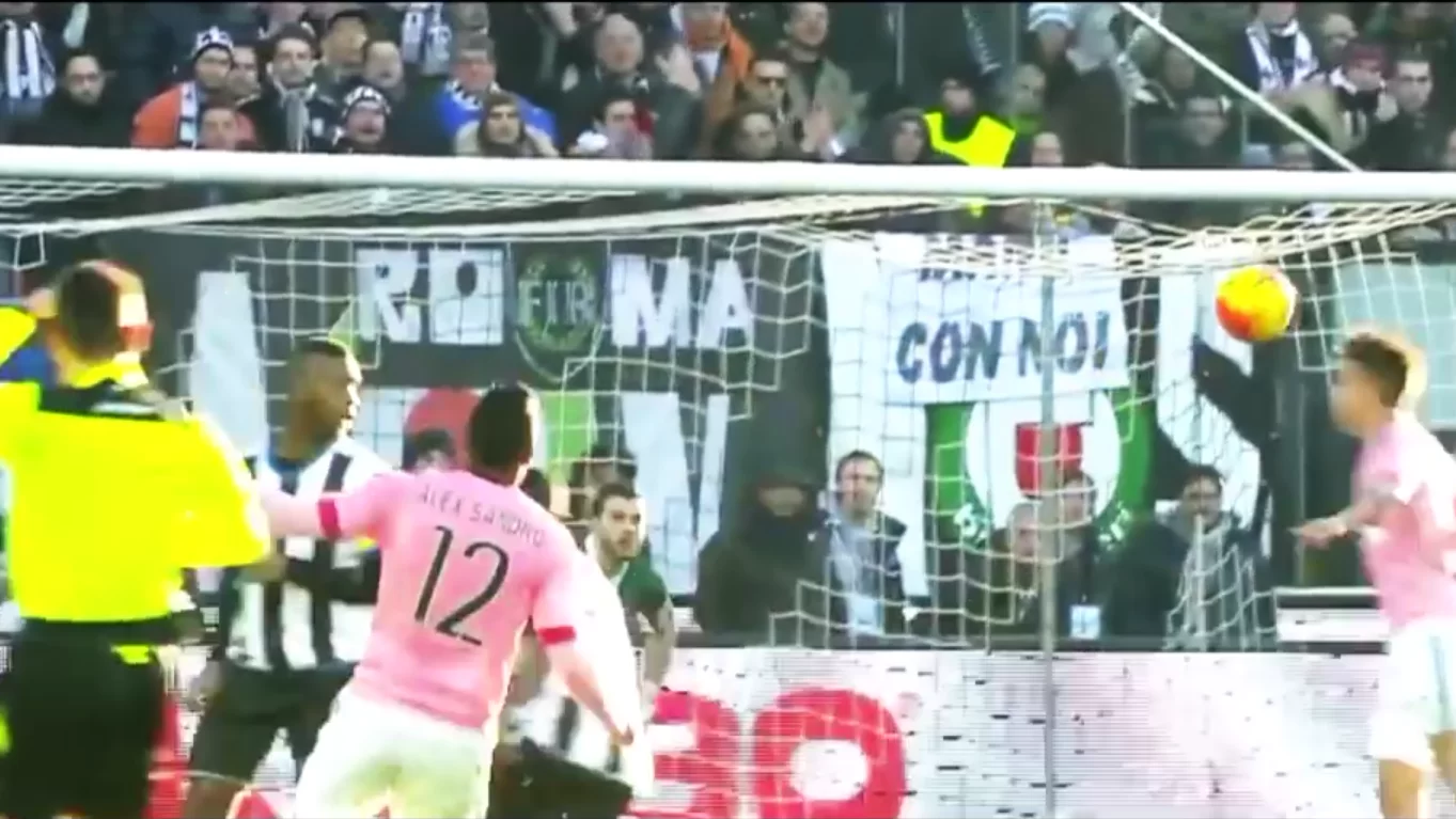 Il Chelsea insiste per Alex Sandro, ma la Juventus fa muro