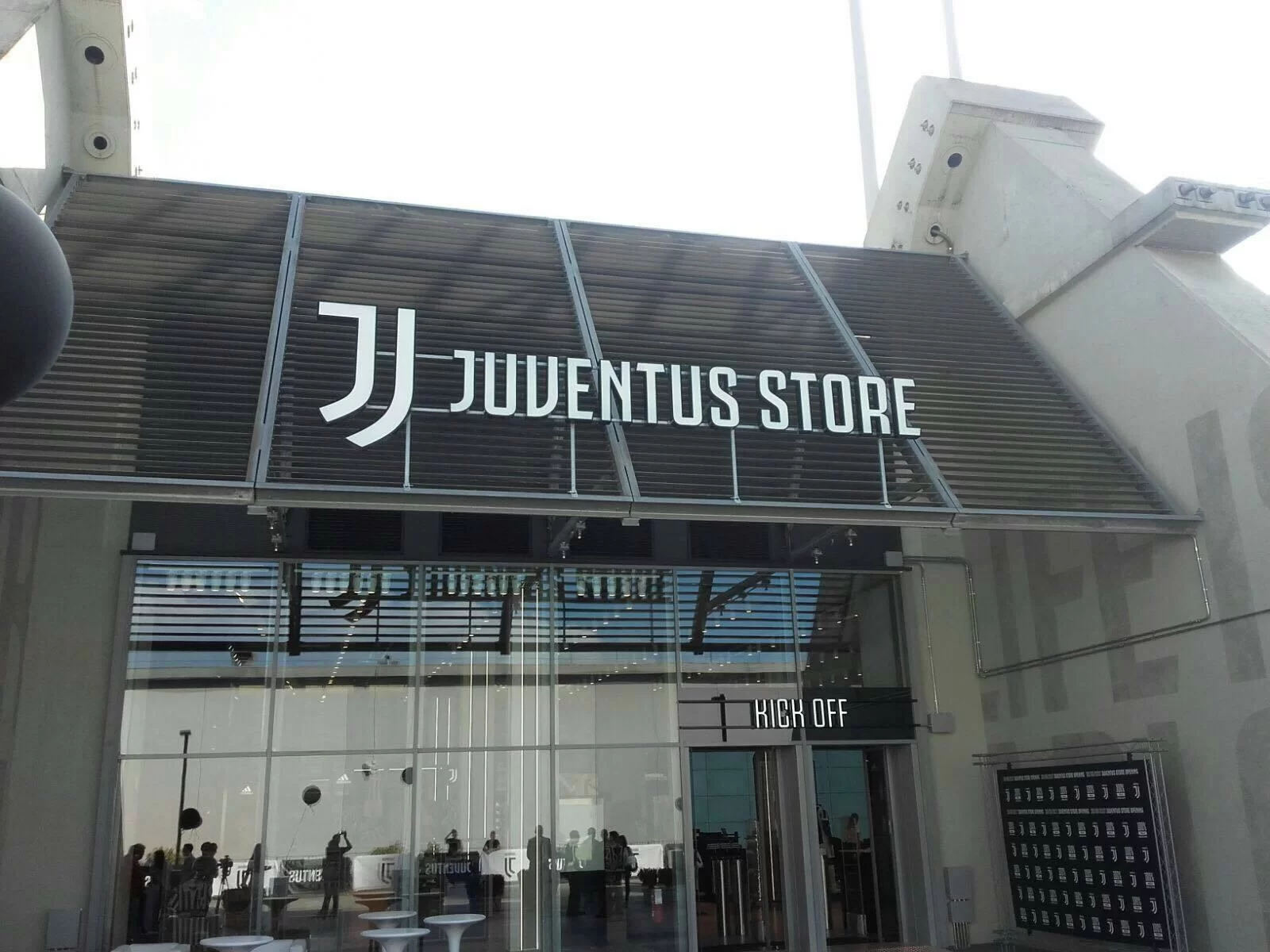 LIVE – Inaugurazione Juventus Store: le immagini