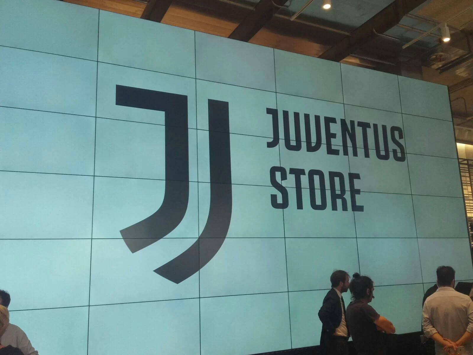 Terza maglia Juve, spuntano le foto: scoprile con noi