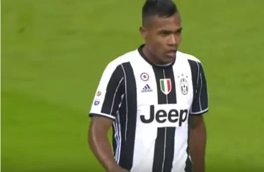 Daily Star: ”La Juve non può trattenere Alex Sandro”