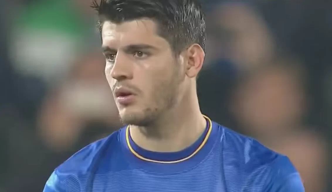 “Certi amori non finiscono, fanno dei giri immensi e poi ritornano”