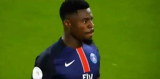 La burocrazia blocca Aurier, Juve alla finestra