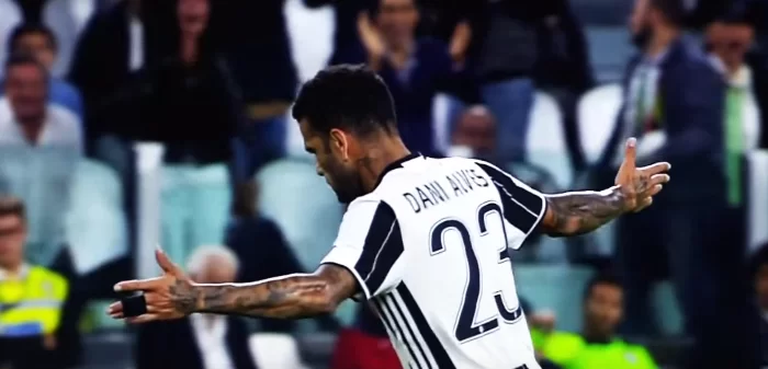 Dani Alves, parole al miele per la Juventus: “Un giorno speciale, ringrazio il club”