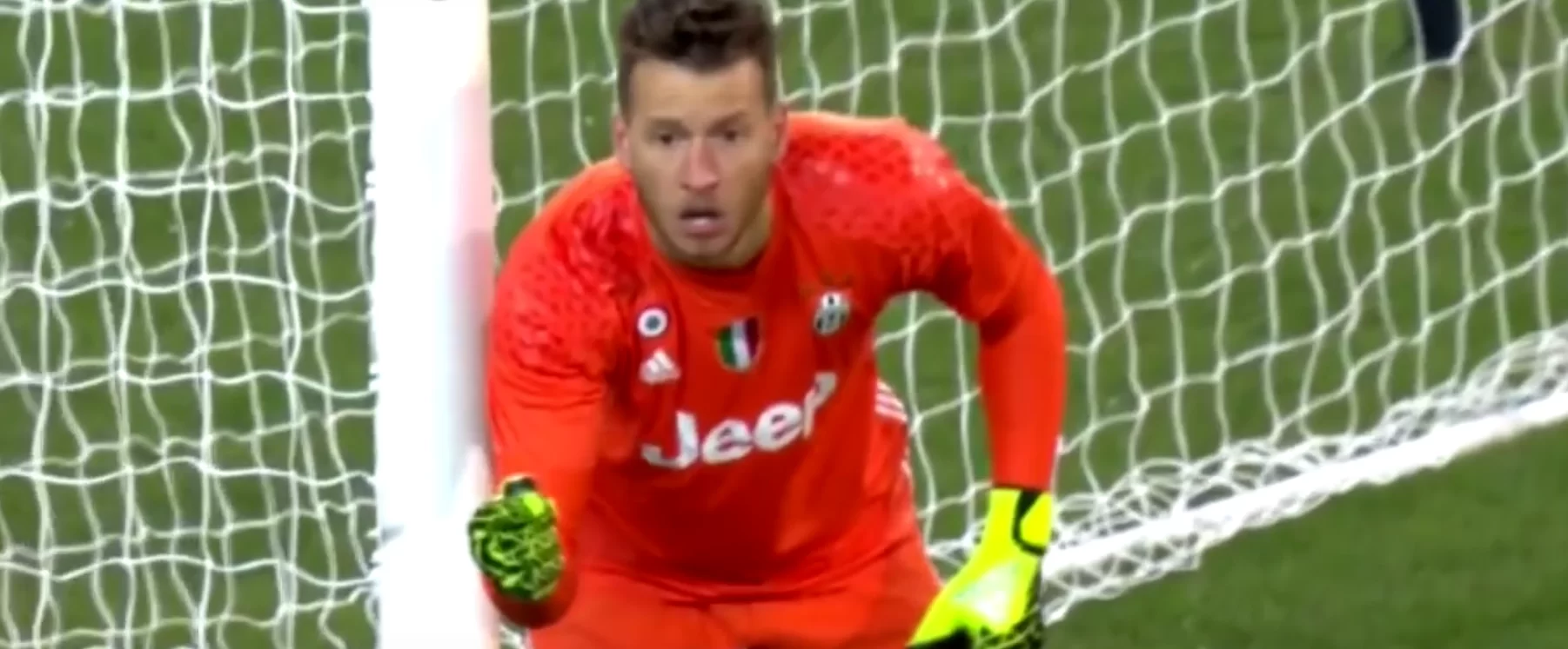 Juve, si tratta con il Valencia per la cessione di Neto: la situazione