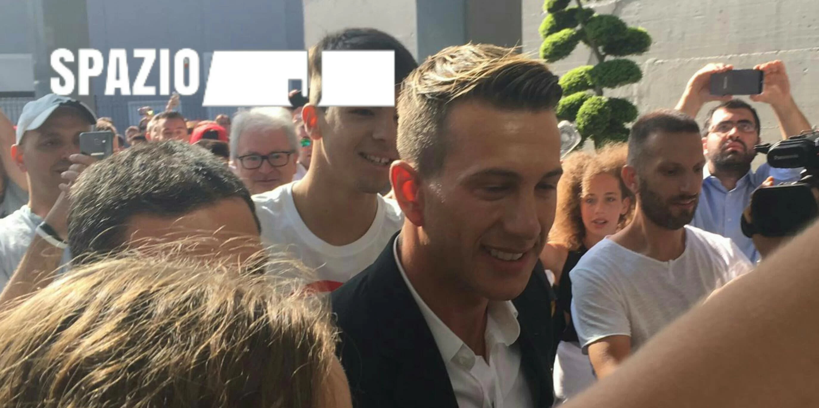 Bernardeschi: “Buffon un idolo. Fino alla fine forza Juventus”