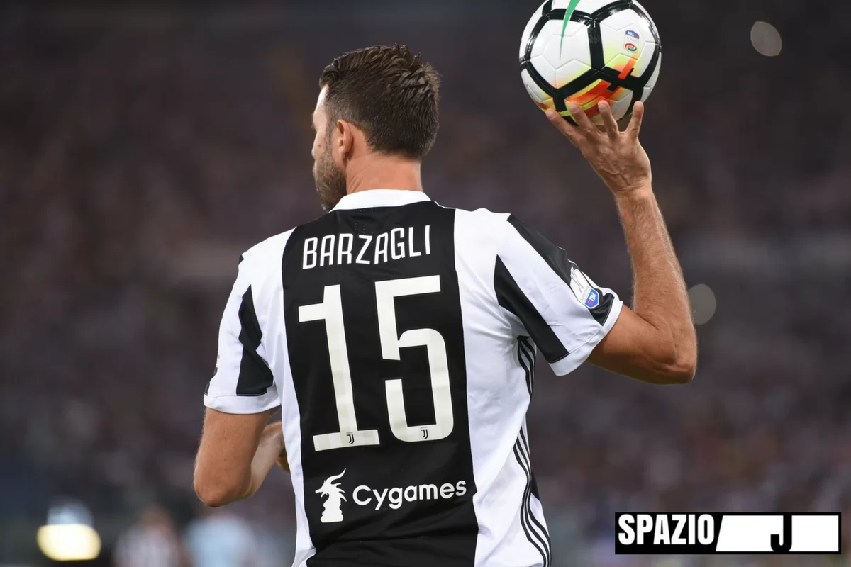Barzagli e Lichsteiner: quando a crossare bene è la persona sbagliata