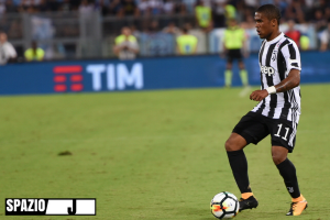 Sarà fondamentale il recupero di Douglas Costa per l'andata degli ottavi di finale di Champions contro il Tottenham