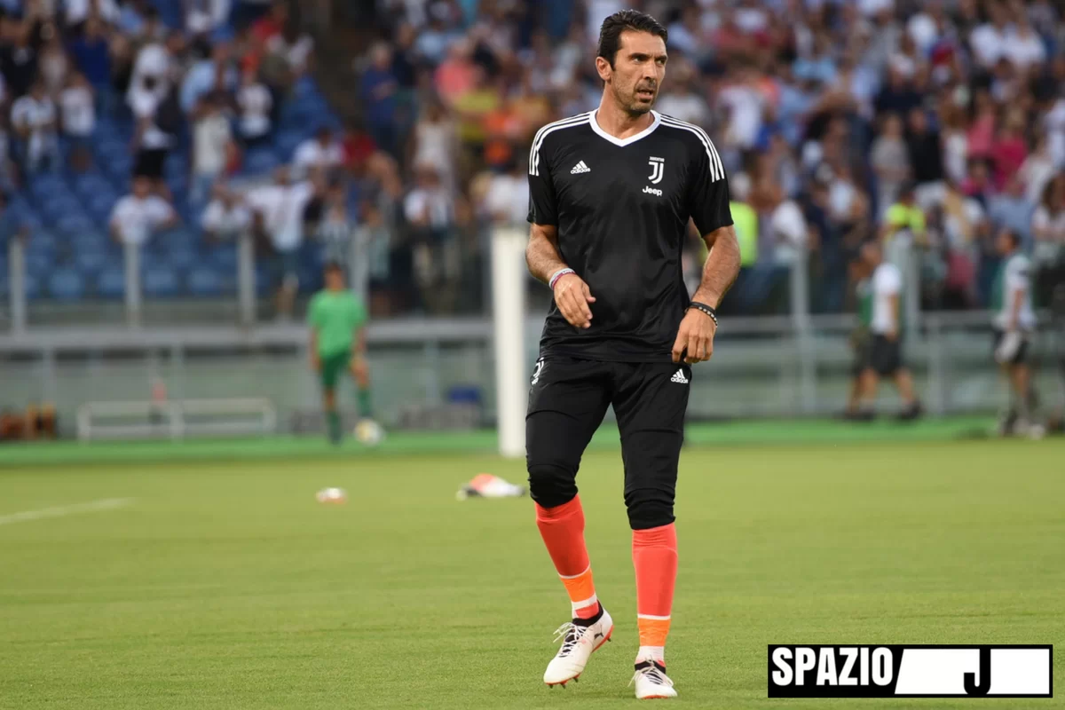 Buffon compie 40 anni: per l’occasione in vendita la sua maglia nera in edizione limitata