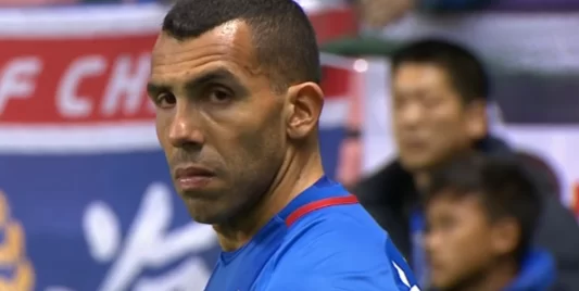 Tutta la solidarietà di Tevez: “Noi calciatori possiamo rinunciare anche ad un anno di stipendio”