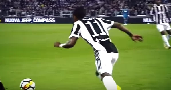 Douglas Costa: “Giocare per la Juve è indescrivibile. Merita di vincere la Champions. Con il Tottenham scontro tra titani”