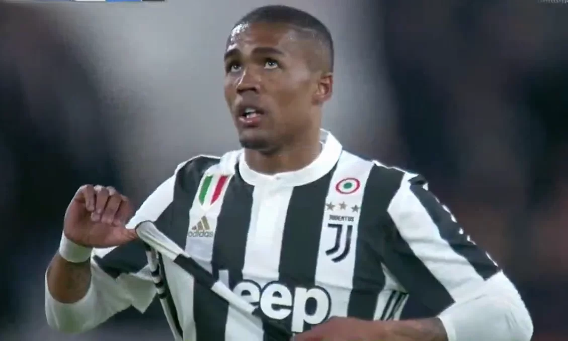 Douglas Costa, un lampo nel buio più totale