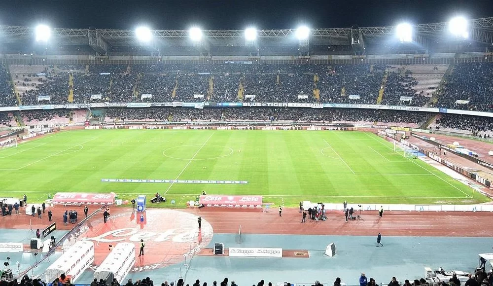 Napoli eliminato dall’Europa League: decisivo Lacazette su punizione