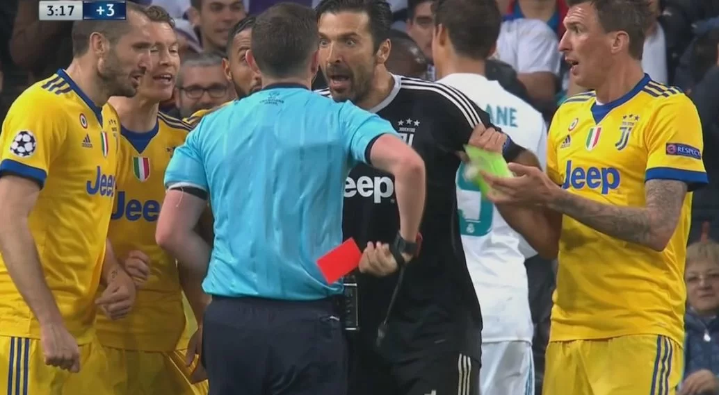Buffon su Madrid: “Ancora non ho capito la mia espulsione, ma ho esagerato offendendo l’arbitro”
