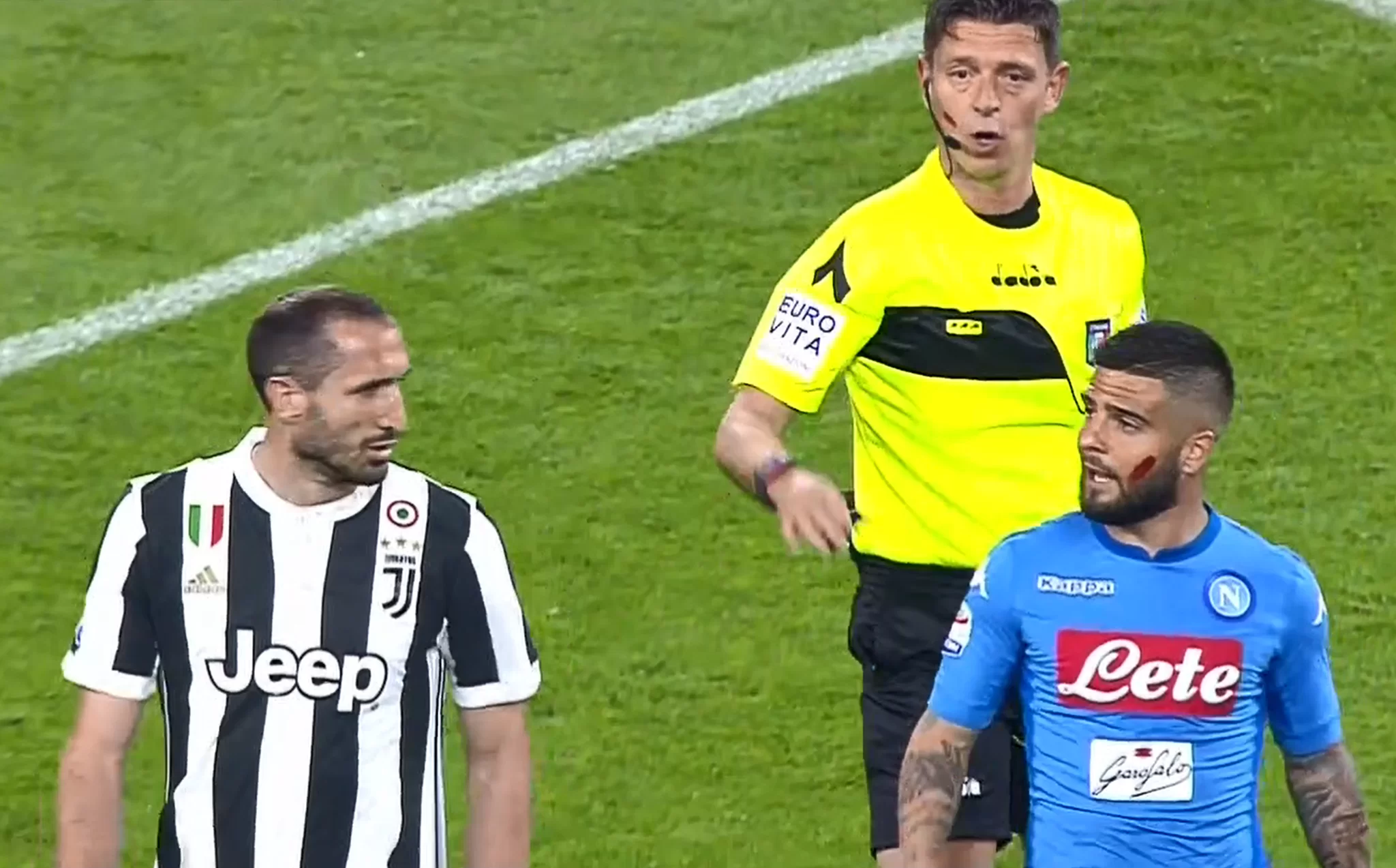 Tegola per la Juventus: Chiellini costretto ad abbandonare il campo per infortunio!