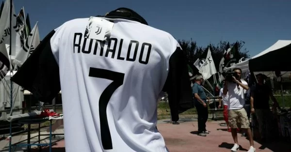 Incredibile Juventus, vendute già 55mila magliette di CR7: incasso RECORD per i bianconeri!