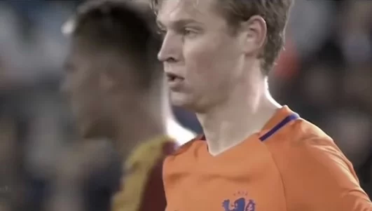 Ajax-Juve, De Jong in dubbio: “Sento un po’ di dolore…”