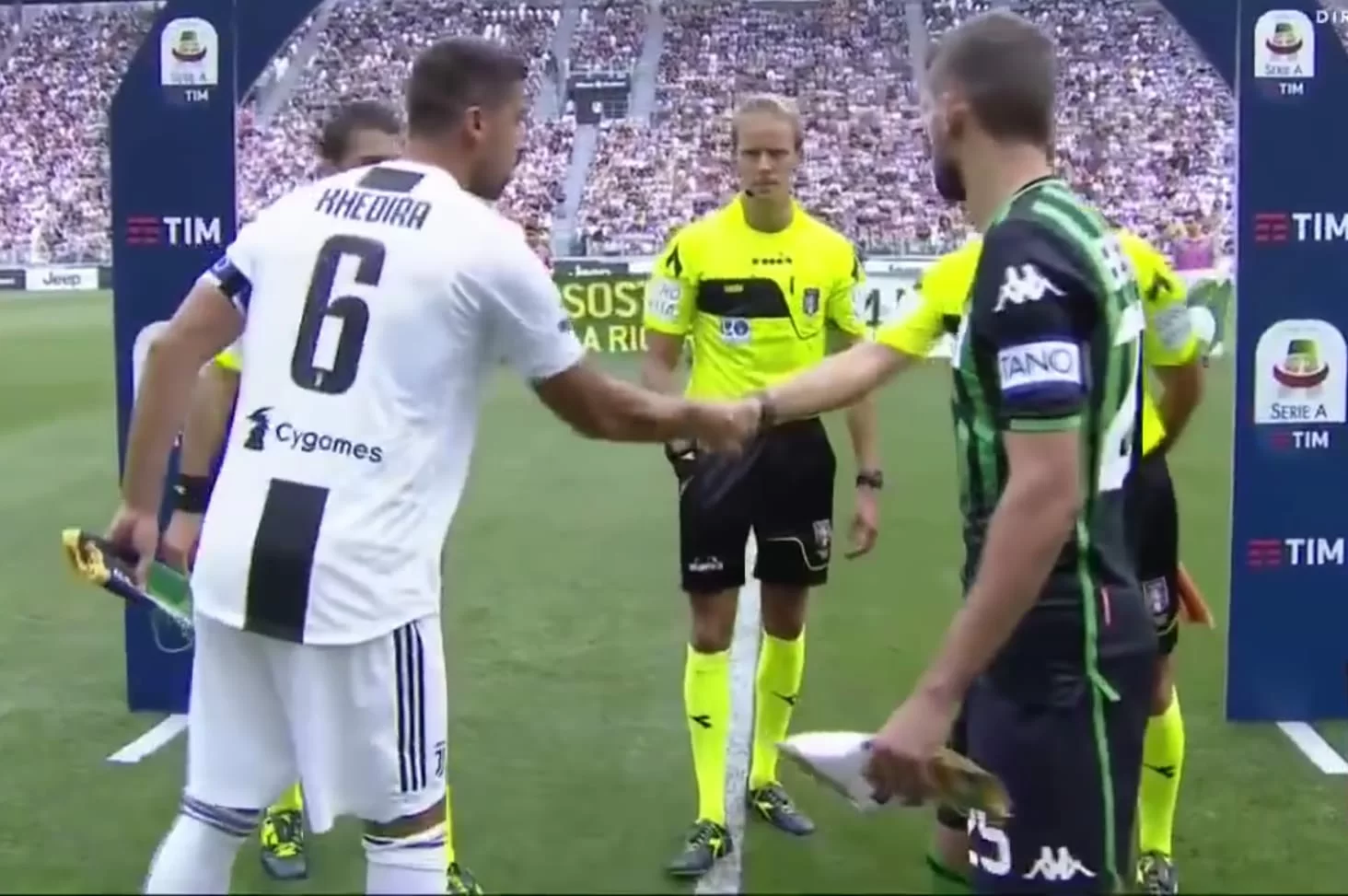 Chiellini in panca: la Juventus sceglie capitan Khedira. Fascia al tedesco e non a Bonucci