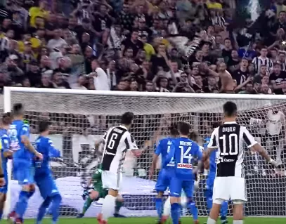Juventus-Napoli, ultrà campano lancia seggiolino sui tifosi bianconeri: arrestato