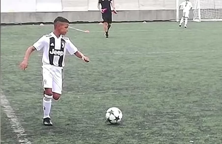 Cristiano jr fa doppietta, papà Ronaldo lo filma: 13 milioni di visualizzazioni