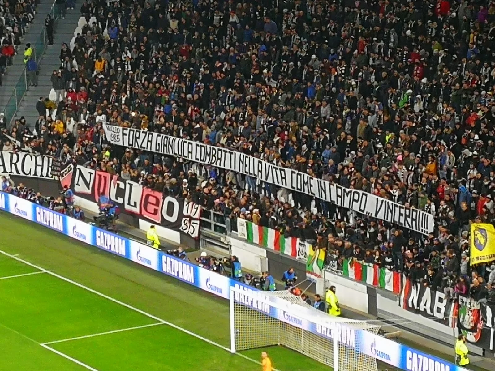 Striscione, cori e applausi dell’Allianz Stadium per Gianluca Vialli