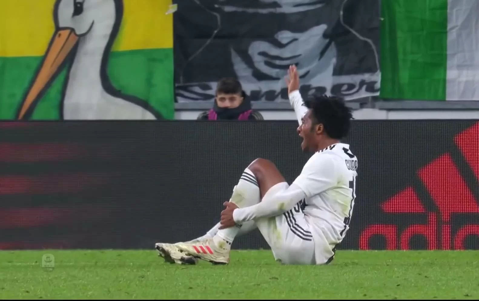 Cuadrado su Instagram: “L’intervento è andato bene”