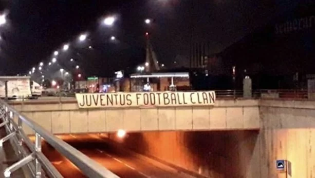 Nuova provocazione granata: “Juventus Football Clan” davanti allo Stadium