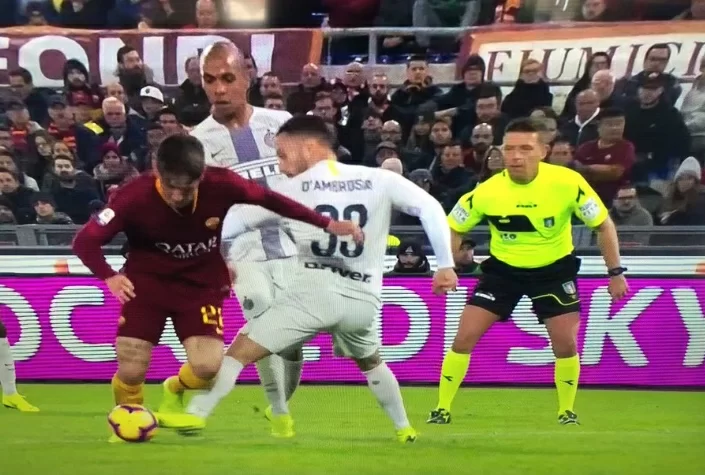 Roma-Inter da moviola: l’intervento di D’Ambrosio era da rigore?