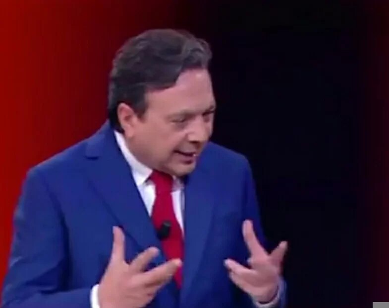 Chiambretti sul derby: “Il VAR? Chiederò al Papa se esiste”