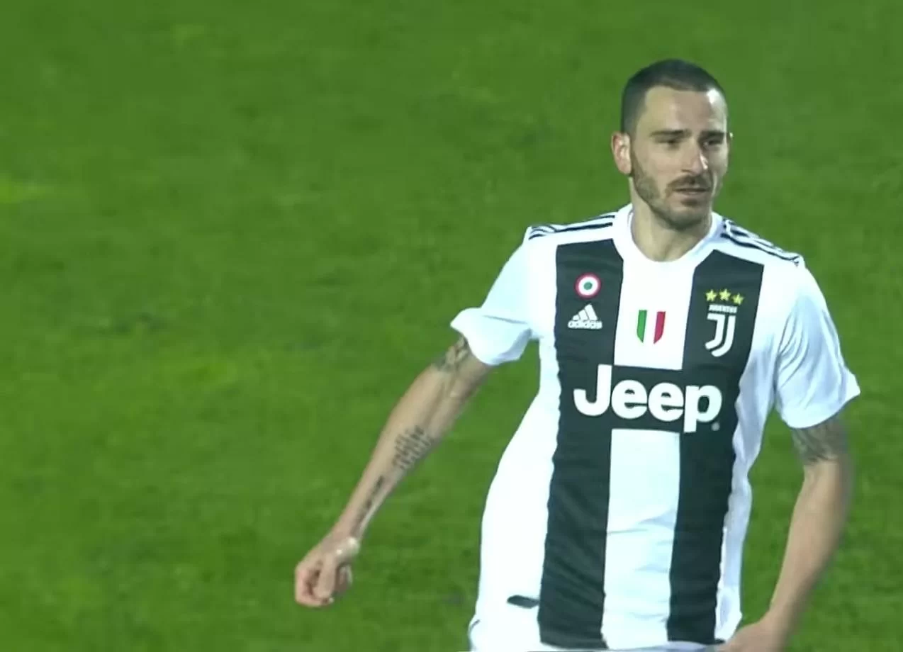 Juventus.com – Bonucci in gruppo, personalizzato per Chiellini, CR7 e Costa