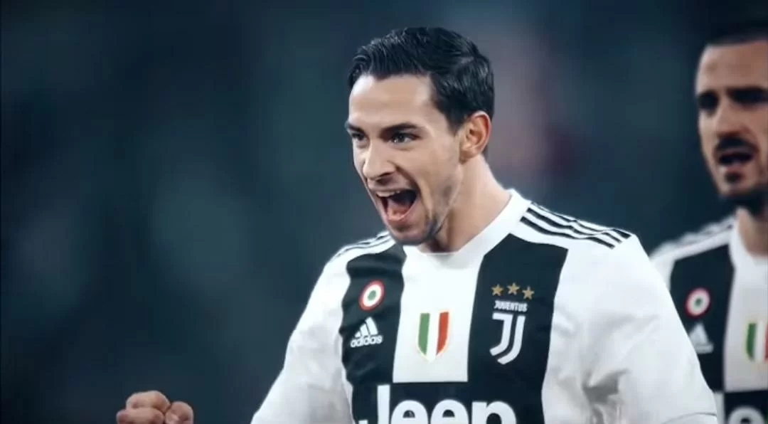 Salta lo scambio De Sciglio-Kurzawa? La Juventus ci pensa