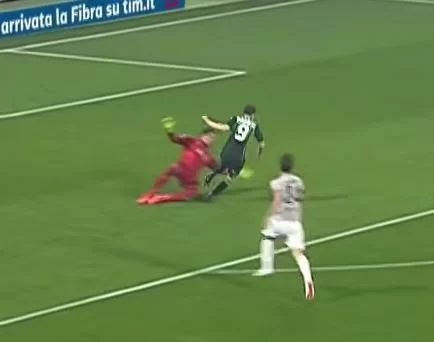 Szczesny su Djuricic: la stampa si divide. Cesari solleva una polemica sul Var