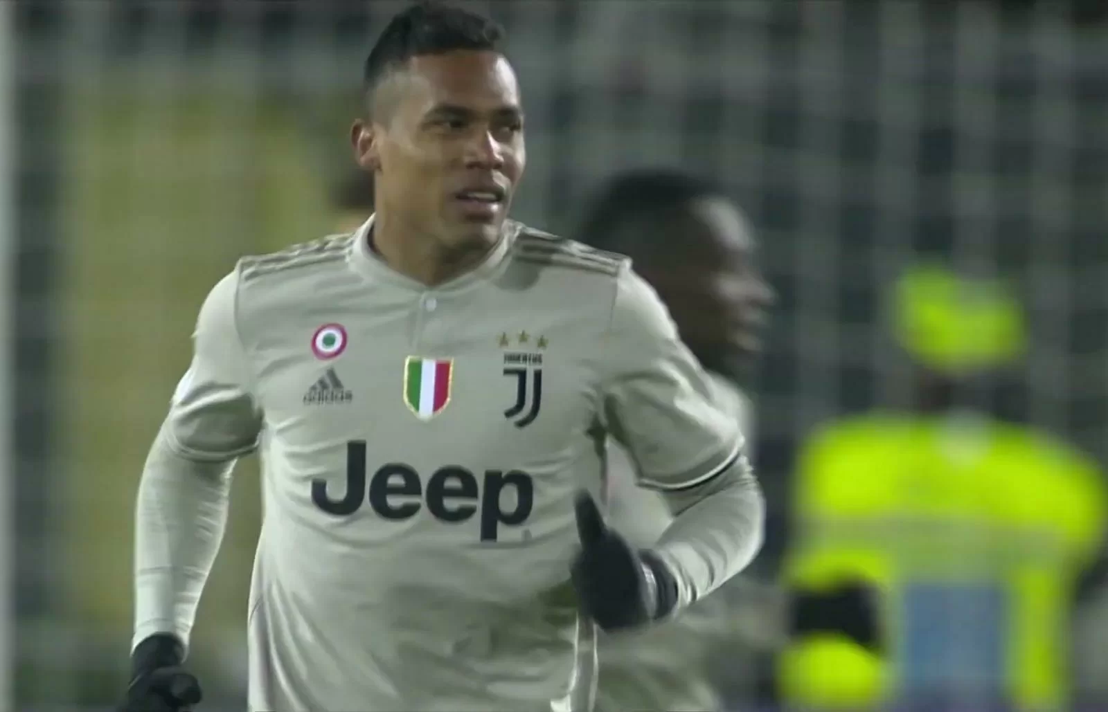 Alex Sandro a Dazn: “Siamo concentrati. Vogliamo fare una grande partita”