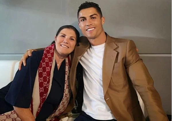 Dolores, la mamma di Ronaldo: “Ho un tumore, combatto per la vita”