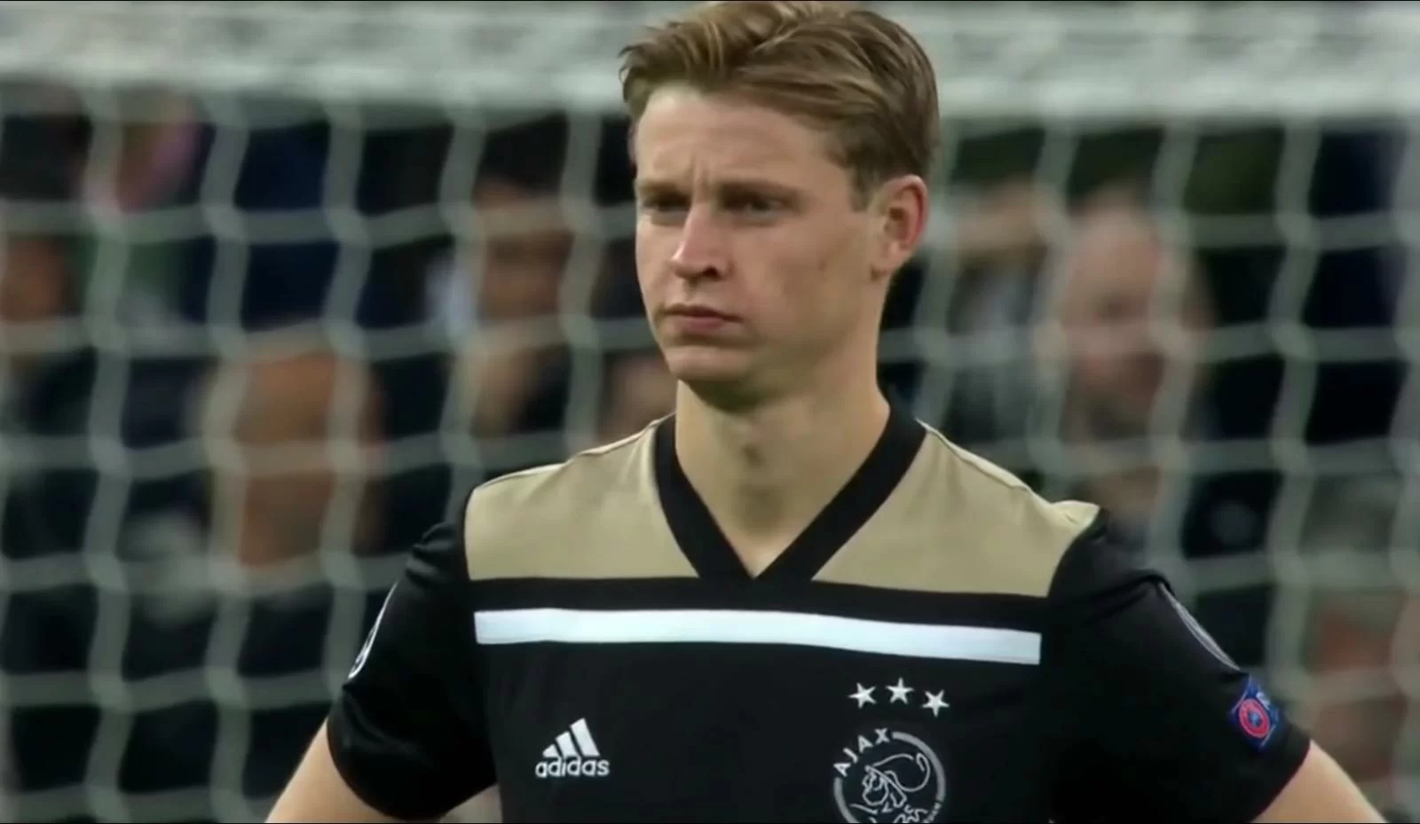 Ajax, De Jong esce per infortunio: la situazione