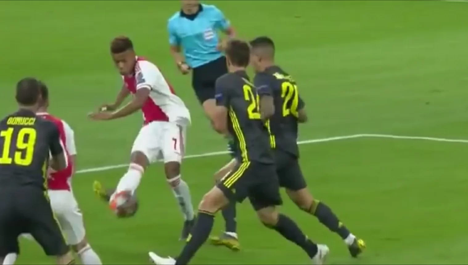 Olanda, l’Eredivisie verso la sospensione del campionato: proposto trasferimento in Germania