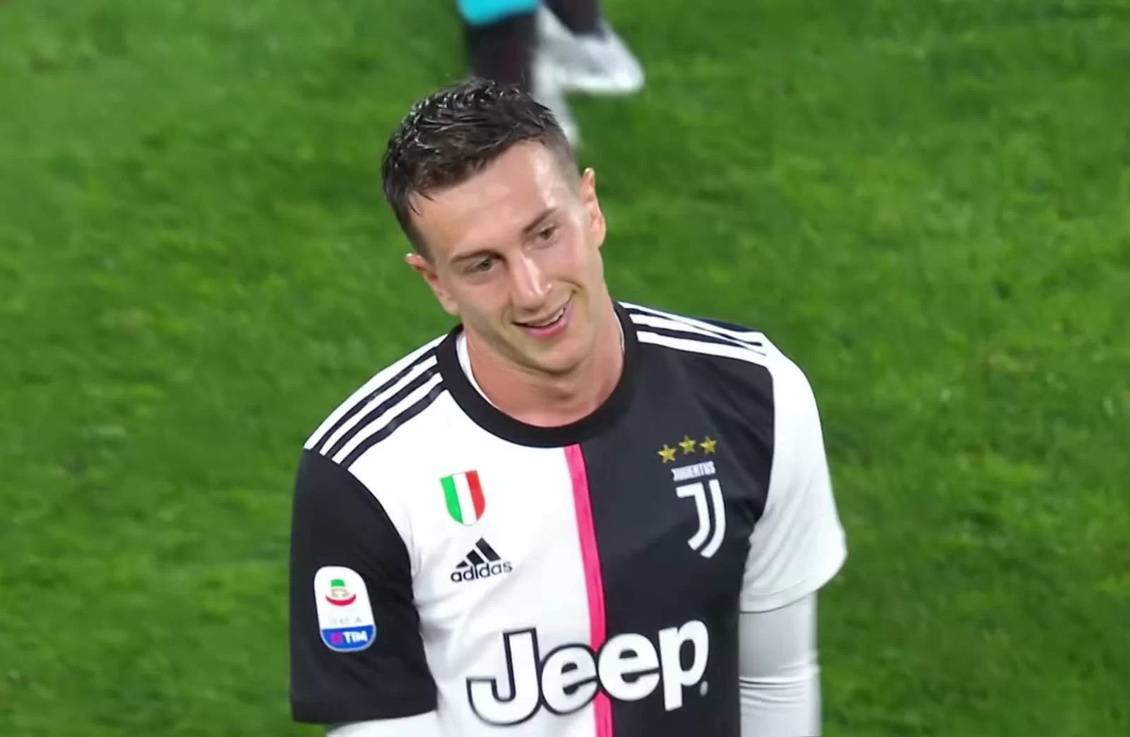 Tutta la solidarietà di Bernardeschi: donati otto ventilatori polmonari