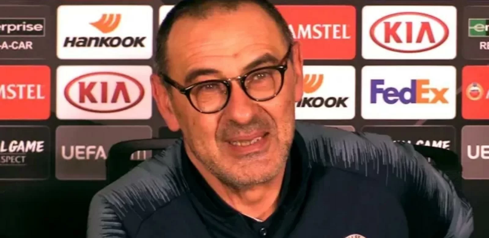 Sarri non cambia idea: “La professione può portare ad altri percorsi, i napoletani sanno l’amore che provo. Potrei togliere la tuta…”