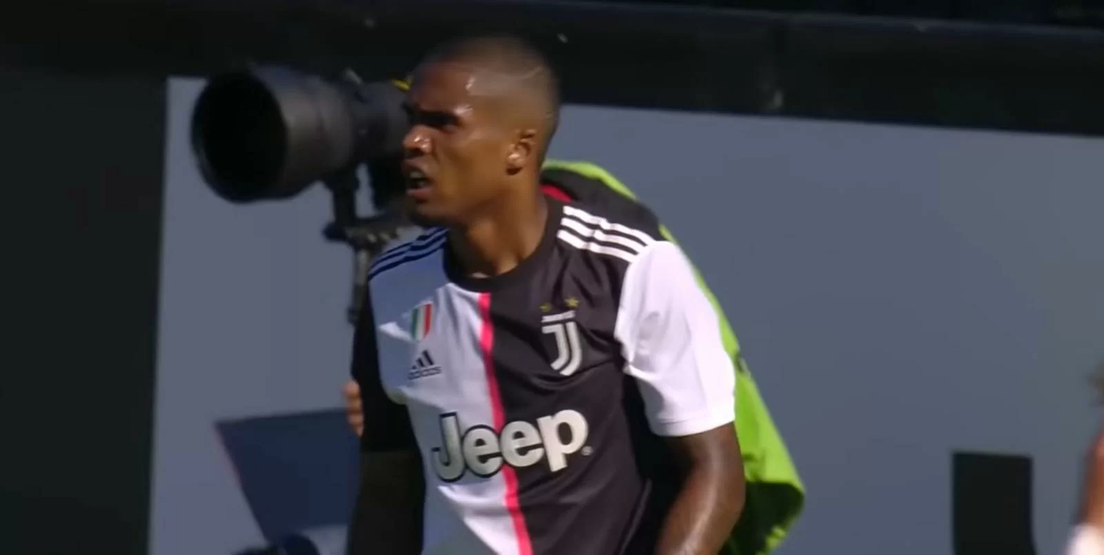 CdS – Smentite le voci su Douglas Costa al Bayern Monaco