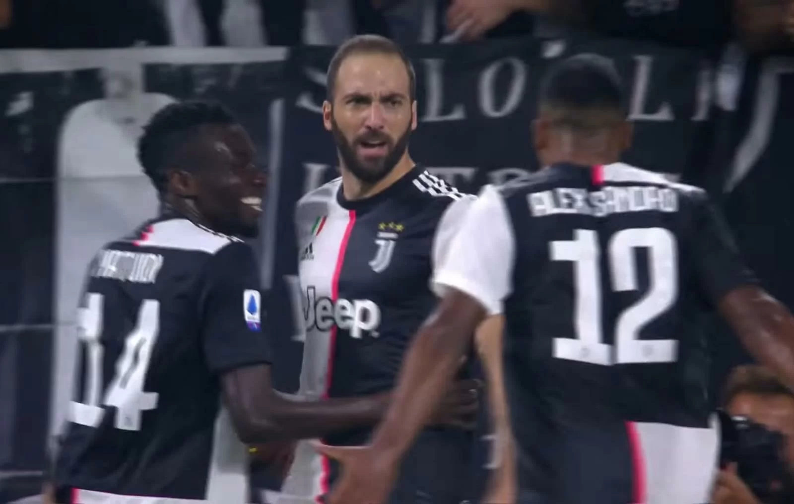 Higuain in allenamento, ma che combina?