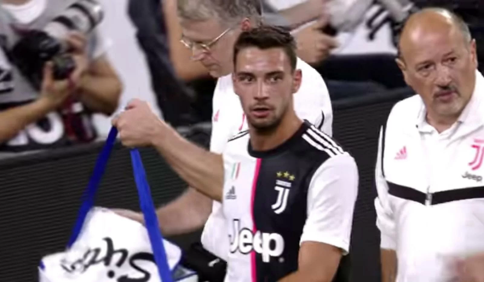 De Sciglio corteggiato all’estero. Piace a Barcellona e Psg