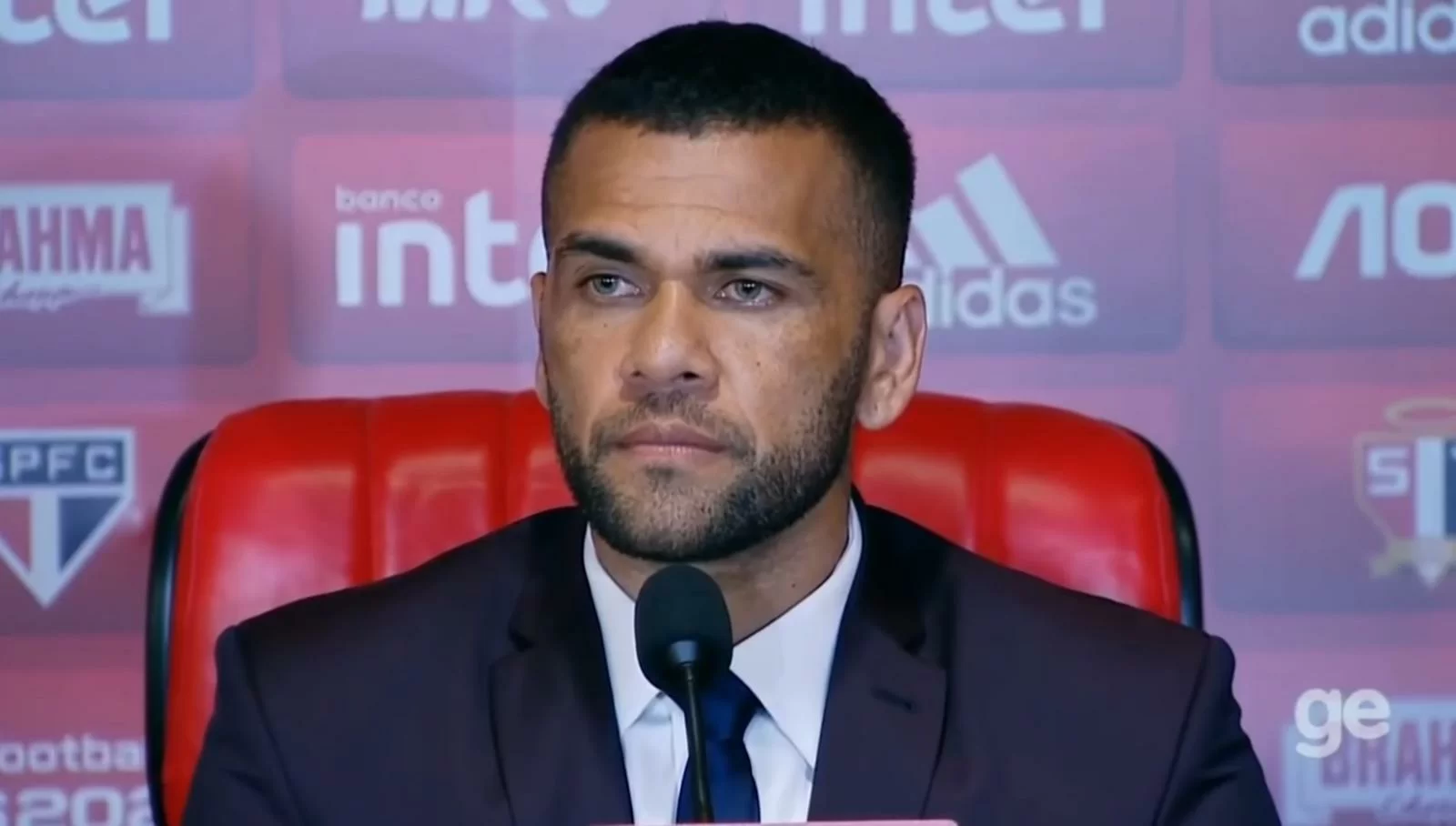 Dani Alves racconta: “In estate mi ha chiamato la Juventus, non me l’avrebbero garantito”