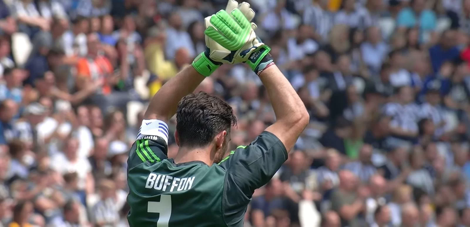 Buffon su Instagram: “La sfida più bella deve ancora venire, 648 volte grazie”